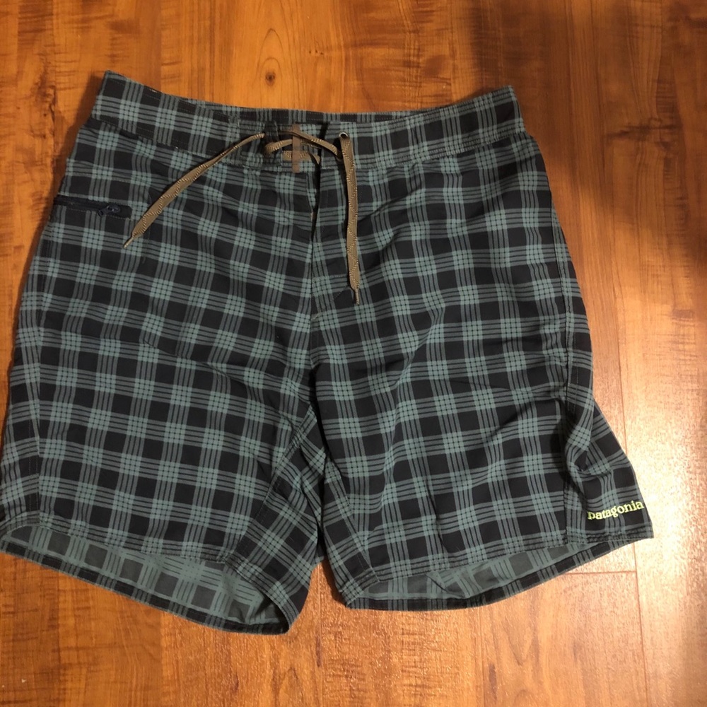 Patagonia Wavefarer Plaid Trunk